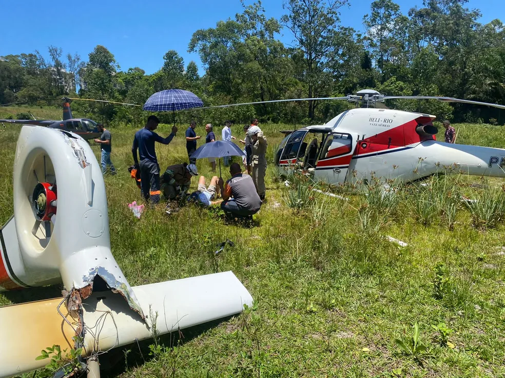 Helicóptero cai no Recreio dos Bandeirantes