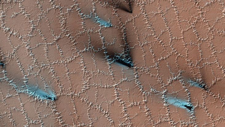 Inverno marciano tem neve feita de gelo seco