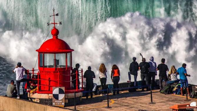Surfista brasileiro de ondas gigantes morre em Nazaré