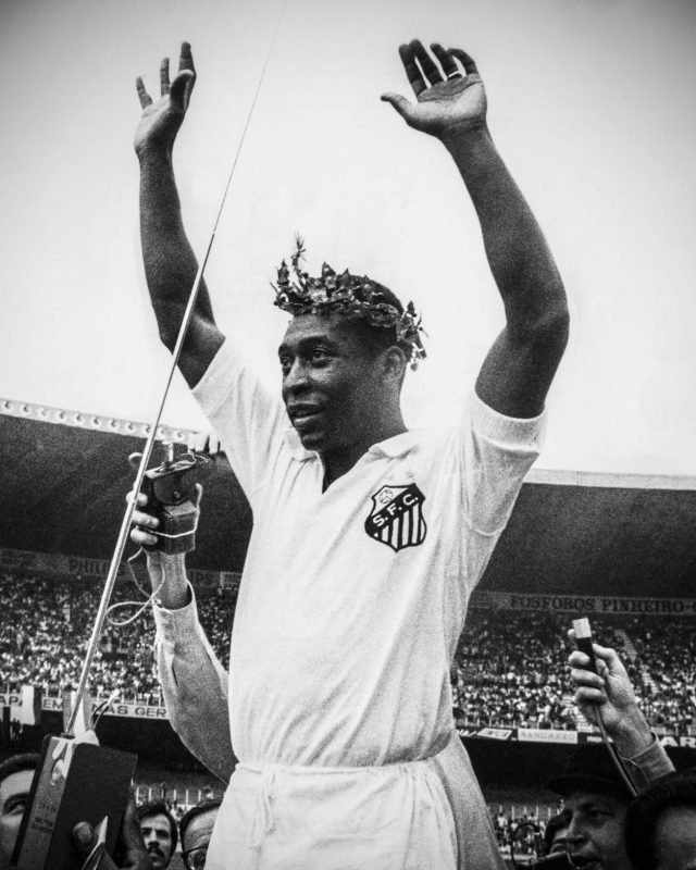 Nome de Pelé batiza estádios mundo afora