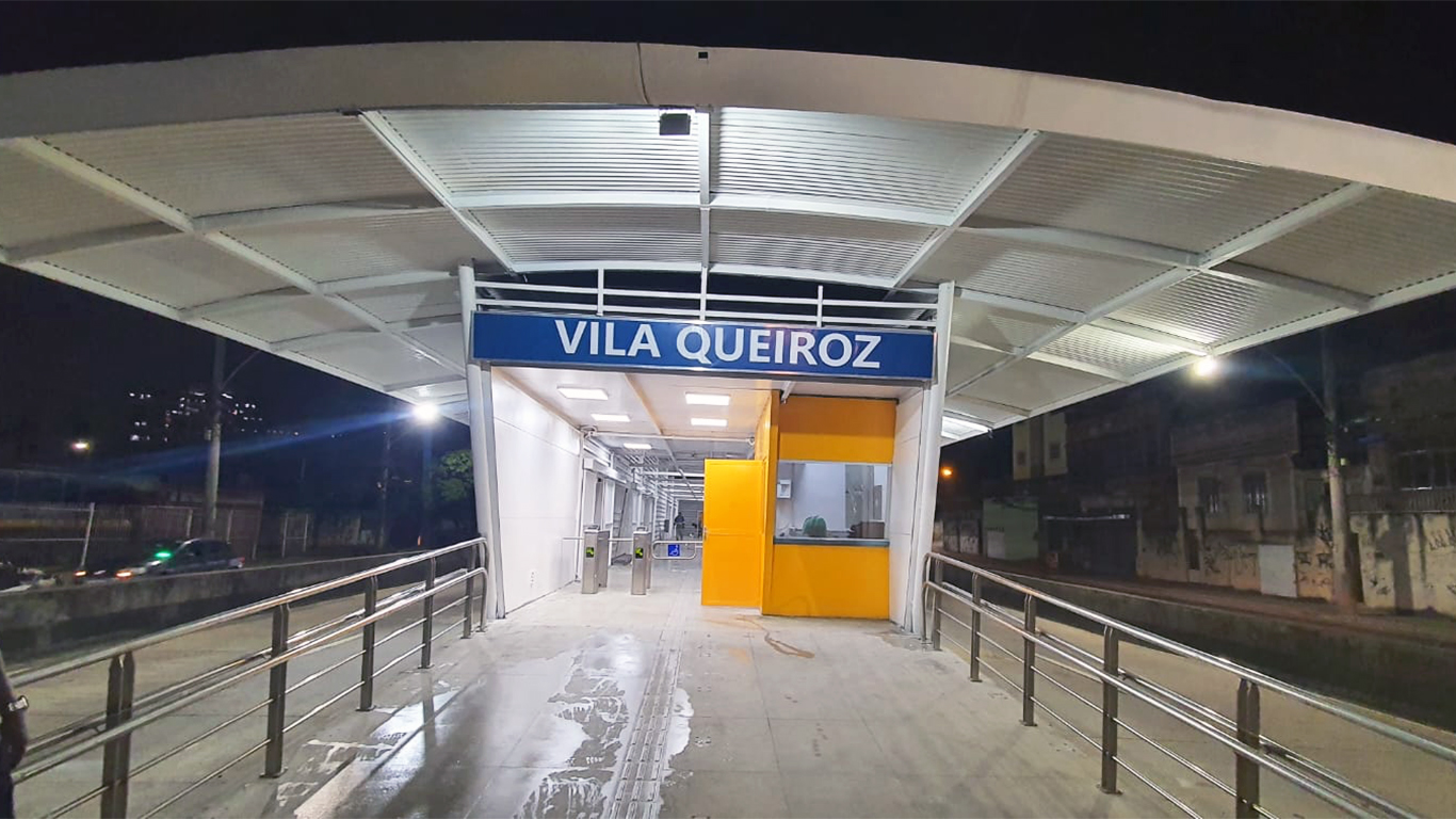 Após ter sido incendiada, estação Vila Queiroz do BRT é reaberta