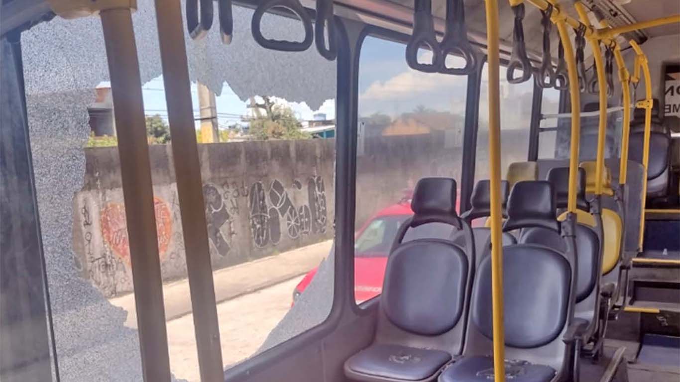 Novos ônibus do BRT já sofrem com ações de vândalos