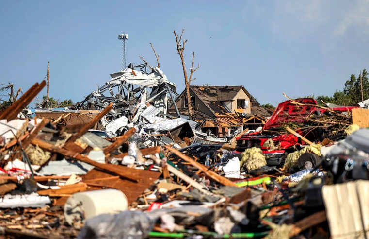 Tornado deixa três mortos e dezenas de casas destruídas no Texas, nos Estados Unidos