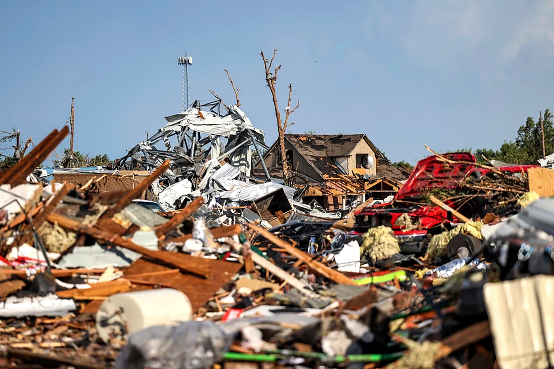 Tornado deixa três mortos e dezenas de casas destruídas no Texas, nos Estados Unidos