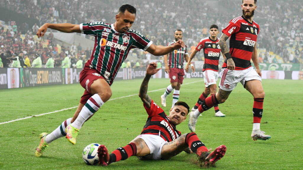 Flamengo faz 2 a 0 e avança para as quartas de final da Copa do Brasil em cima do Fluminense