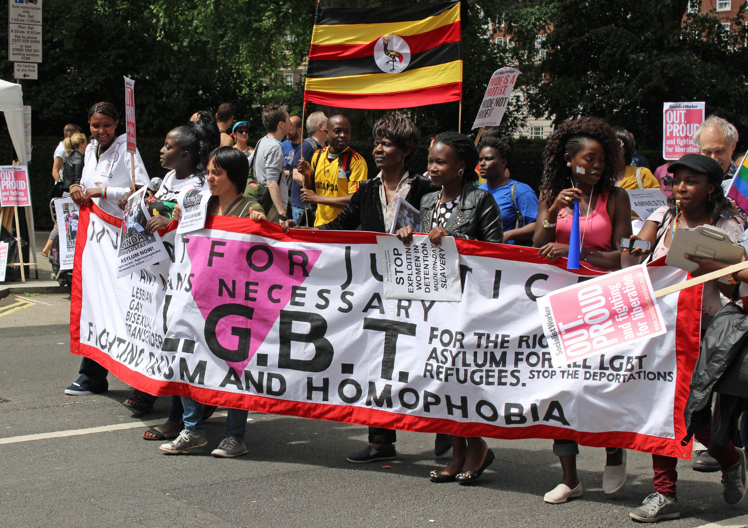 Uganda aprova lei que prevê pena de morte para pessoas LGBTQIA+
