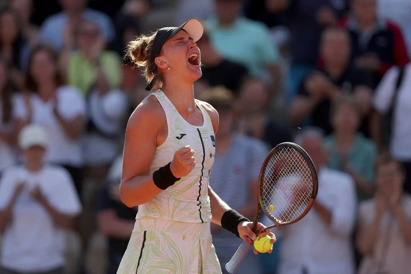 Bia Haddad sente o joelho direito, abandona partida das oitavas de final do WTA 500 de Eastbourne e é dúvida para Wimbledon