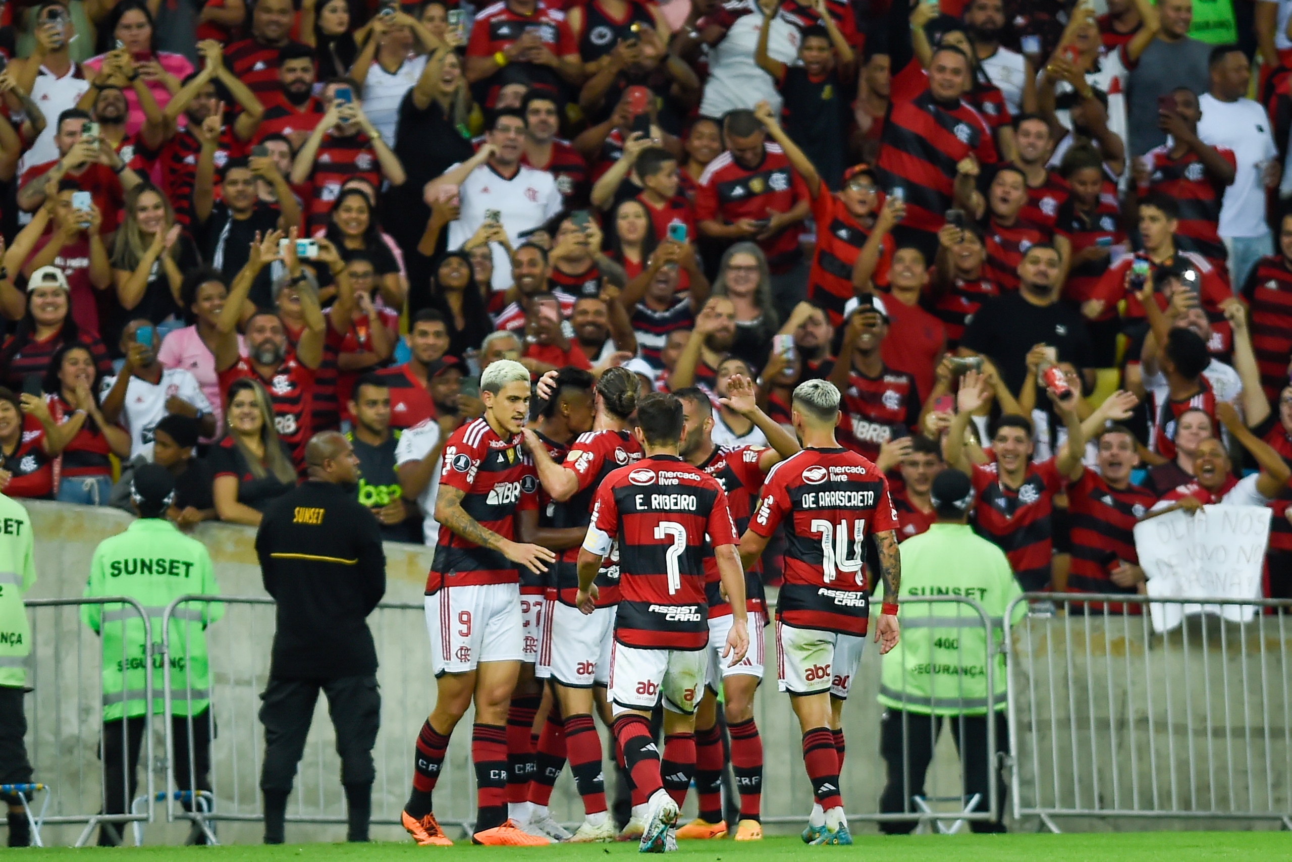 #Libertadores: Flamengo faz 4 a 0 no Aucas, Bruno Henrique brilha e rubro-negro avança para as oitavas em 2° no grupo A