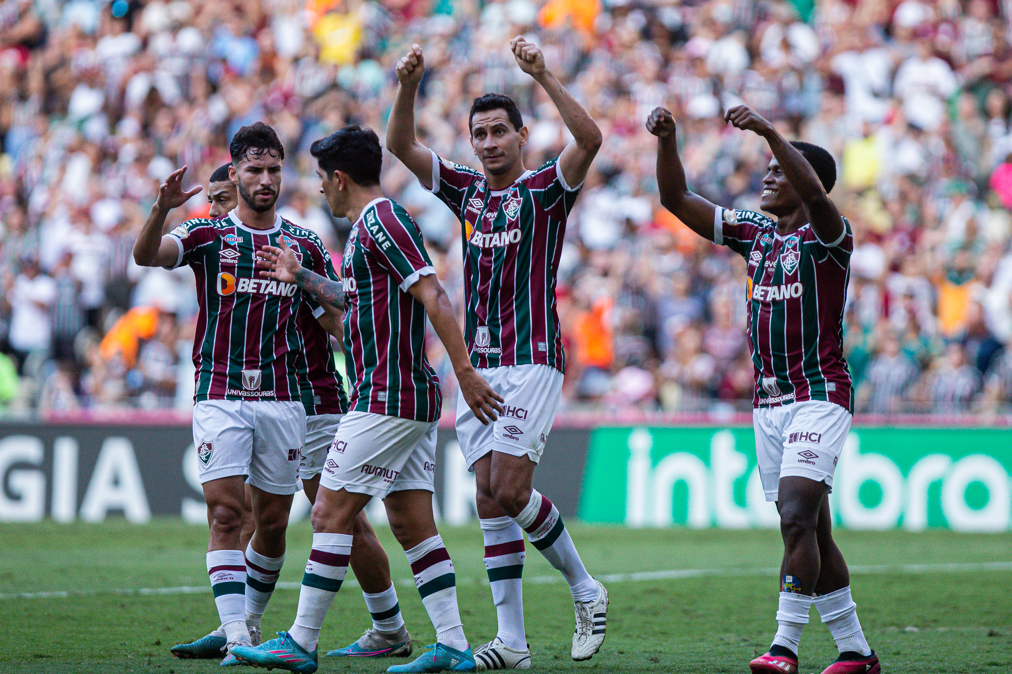 Com gols de Ganso e Felipe Melo, Fluminense vence o Red Bull Bragantino por 2 a 1 no Maracanã