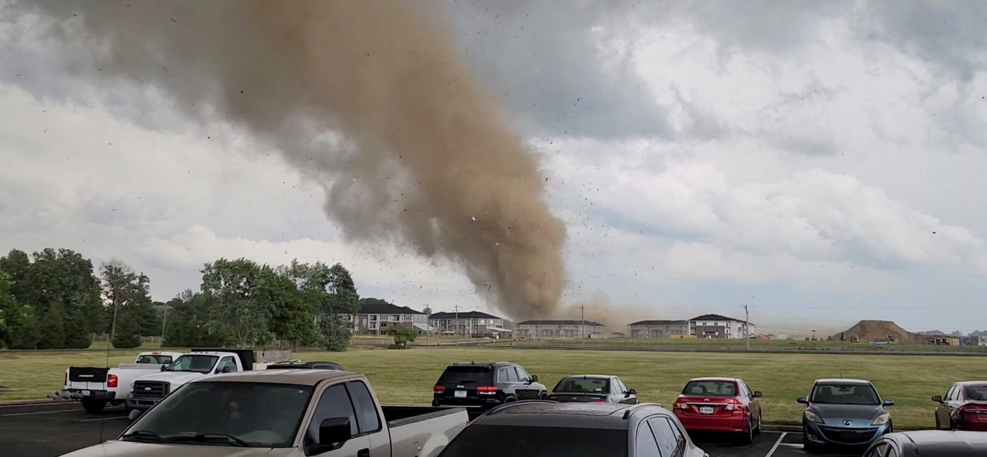 Tornado arrasta casa nos EUA e deixa uma pessoa morta