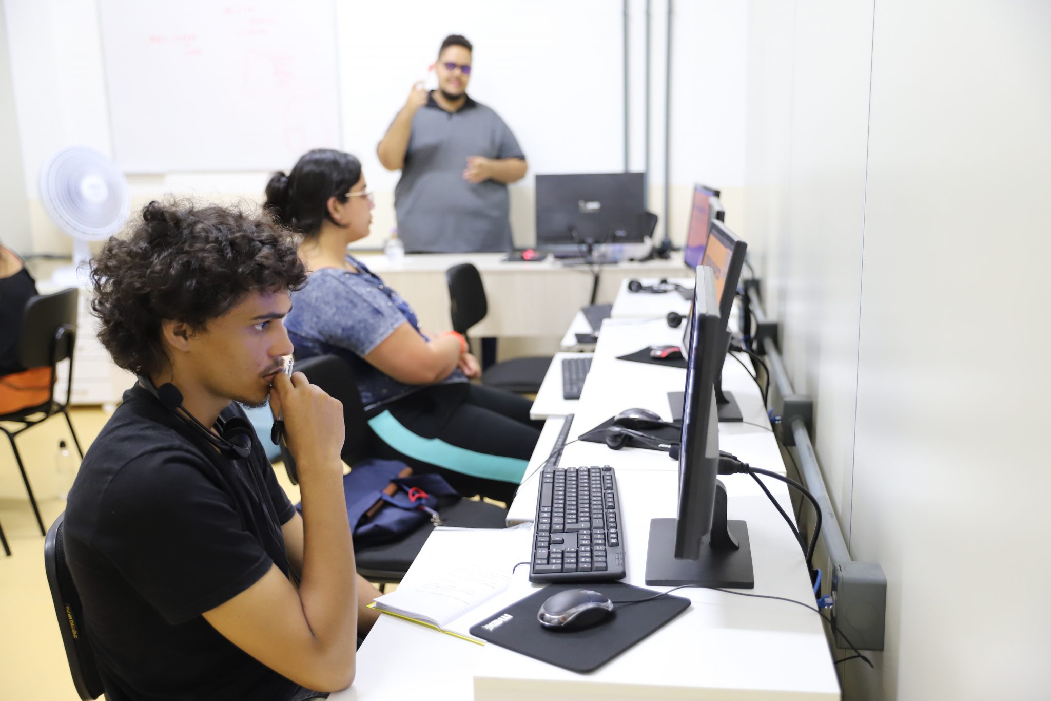 Secretaria da Juventude lança parceria para ajudar jovens a conquistar o diploma do Ensino Médio