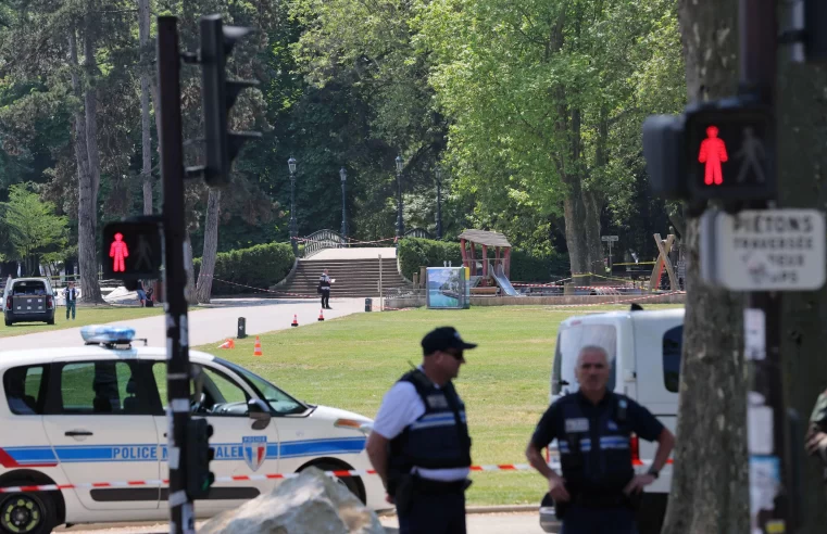 Crianças são esfaqueadas em ataque na França na manhã de quinta-feira (08)