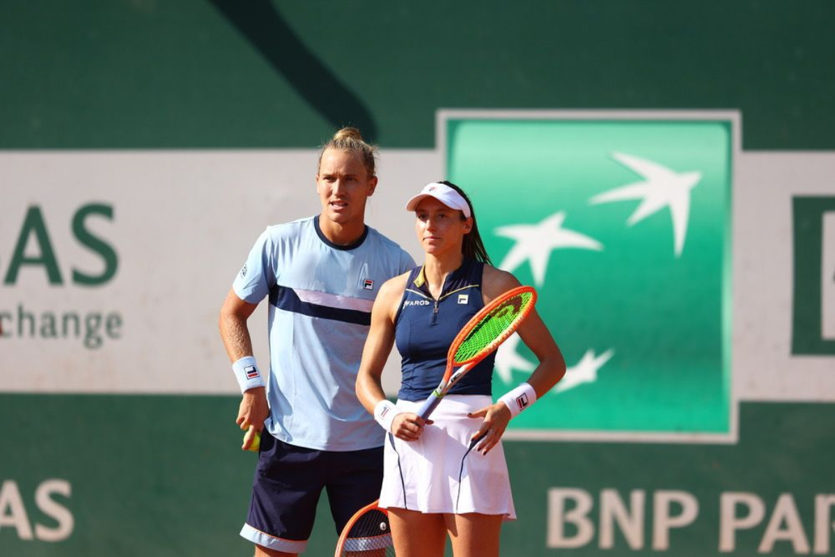 Após invencibilidade de nove partidas, dupla brasileira Luisa Stefani e Rafael Matos são eliminados nas quartas em Roland Garros