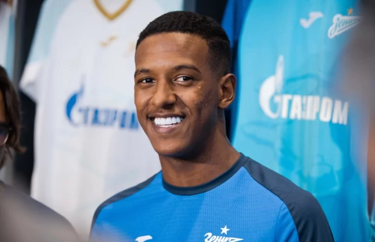 Zagueiro brasileiro Robert Renan, do Zenit está na lista dos indicados ao prêmio de melhor jovem do futebol europeu