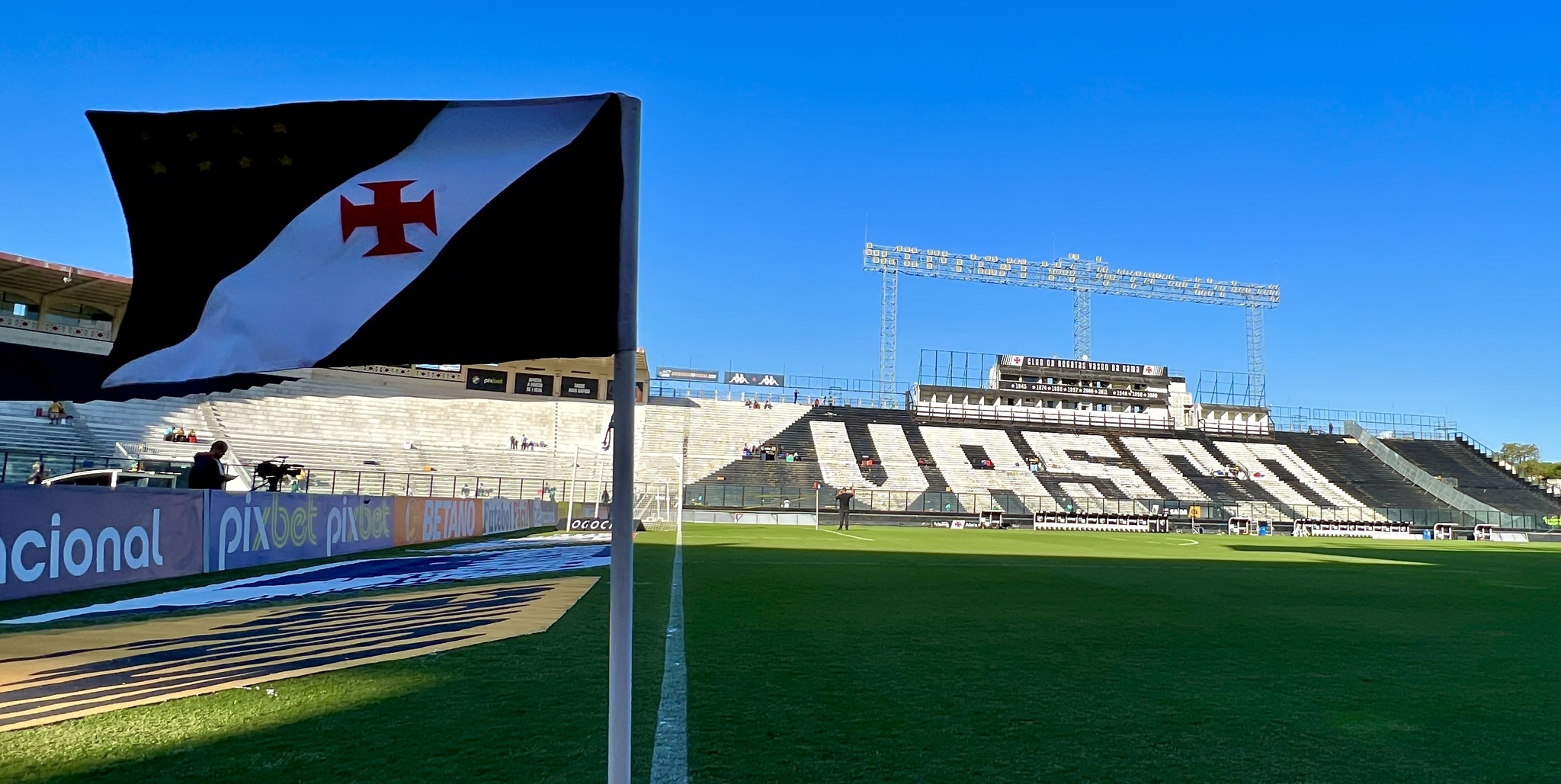 Vasco consegue permissão para jogar em São Januário sem a presença da torcida