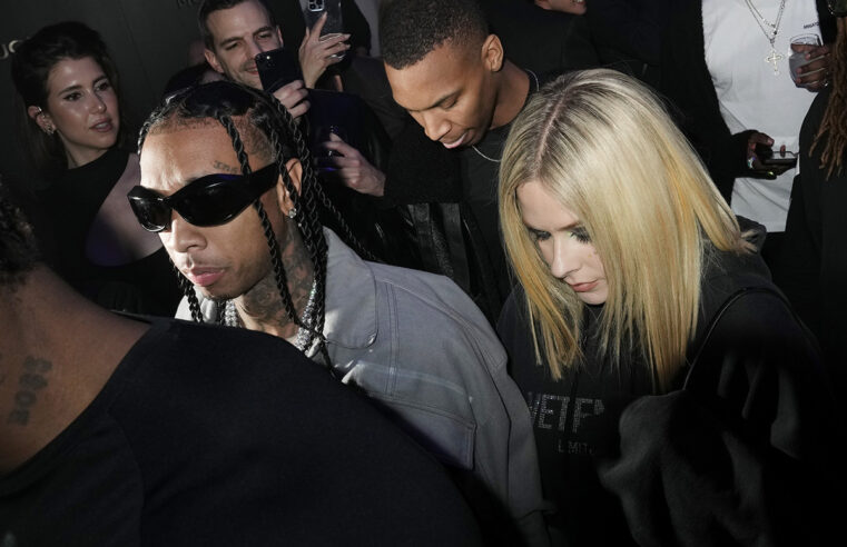 Avril Lavigne e Tyga terminam relacionamento