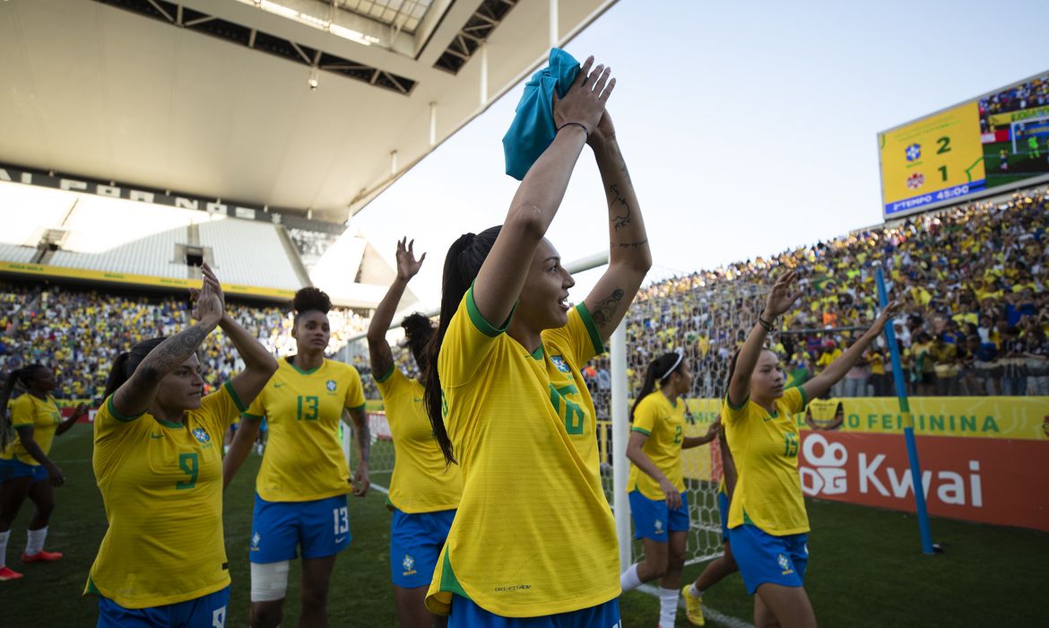 Brasil sobe para oitavo lugar no ranking mundial de Futebol Feminino da FIFA