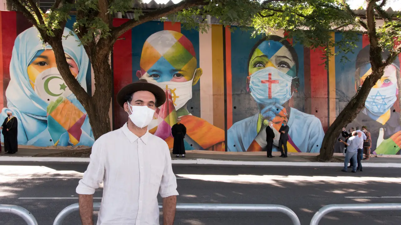 Eduardo Kobra lança série limitada de impressões em apoio as famílias atingidas pelo temporal no Litoral Norte de SP