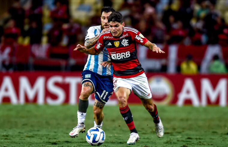 Flamengo vence Racing por 2 a 1 pela Libertadores, no Maracanã