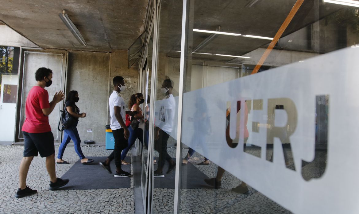 UERJ abre inscrições para pré-vestibular comunitário e para Programa de Educação para adultos