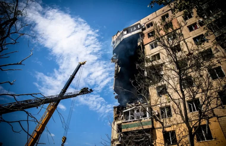 Ataque russo à cidade ucraniana deixa dois mortos e 20 feridos