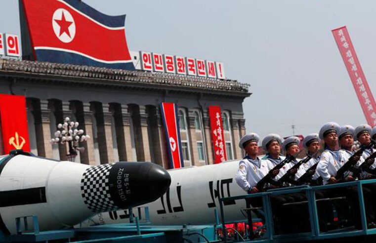 Coreia do Norte ameaça usar armas nucleares em submarino americano na região