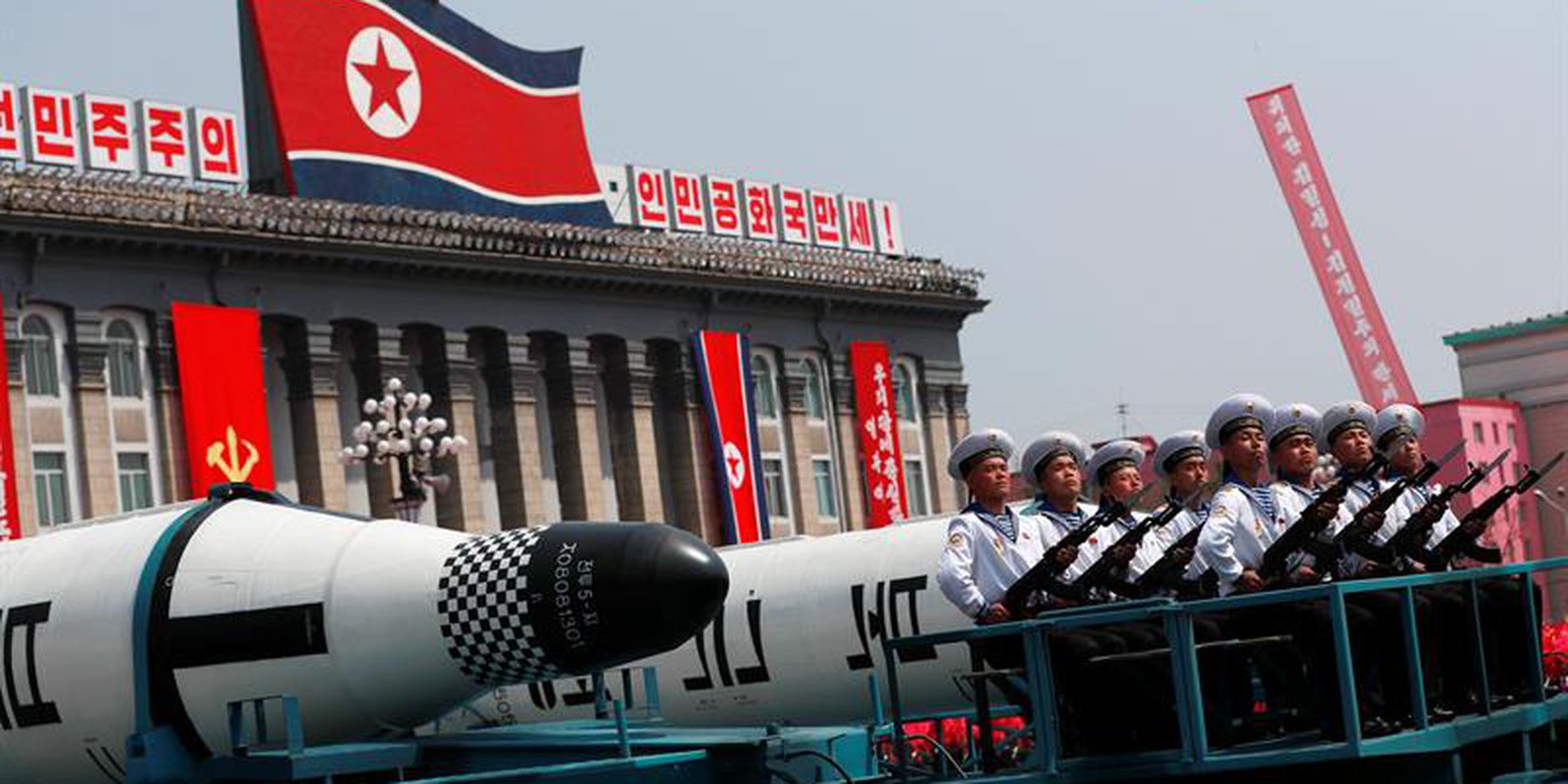 Coreia do Norte ameaça usar armas nucleares em submarino americano na região