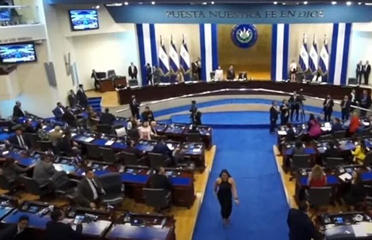 Terremoto atinge El Salvador e vídeo mostra deputados sentindo o tremor durante sessão