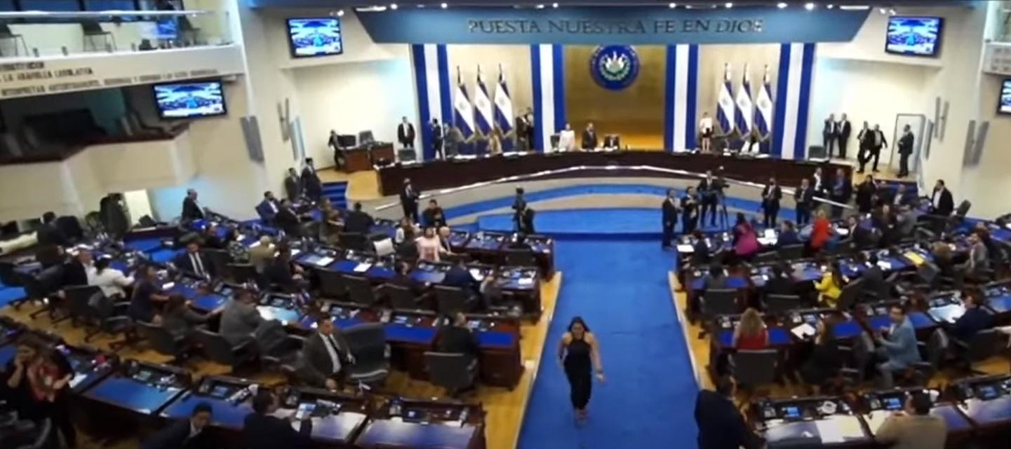 Terremoto atinge El Salvador e vídeo mostra deputados sentindo o tremor durante sessão