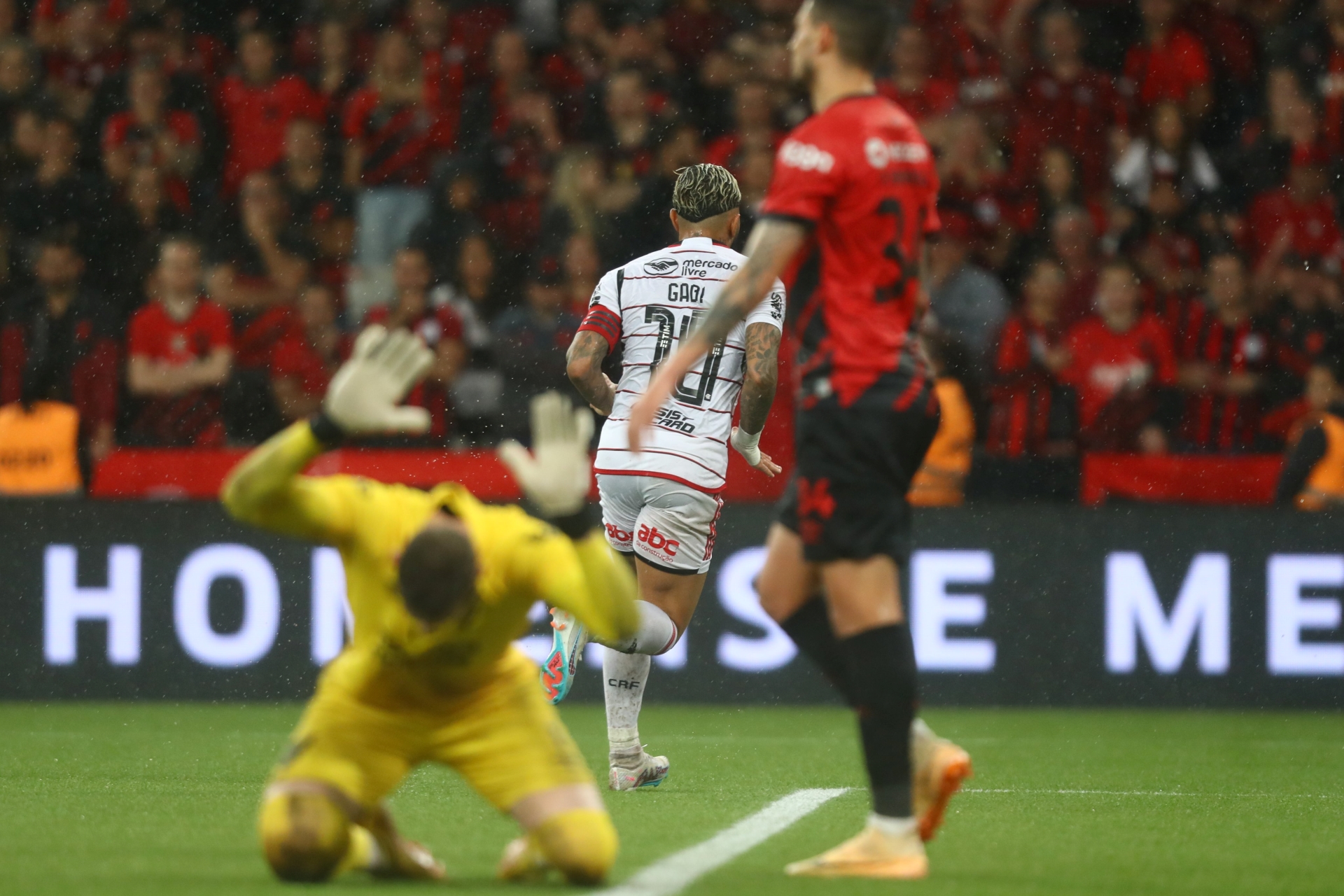 #CopadoBrasil: Gabigol marca, Flamengo vence Athletico-PR por 2 a 0, na Arena da Baixada, e avança para semifinal