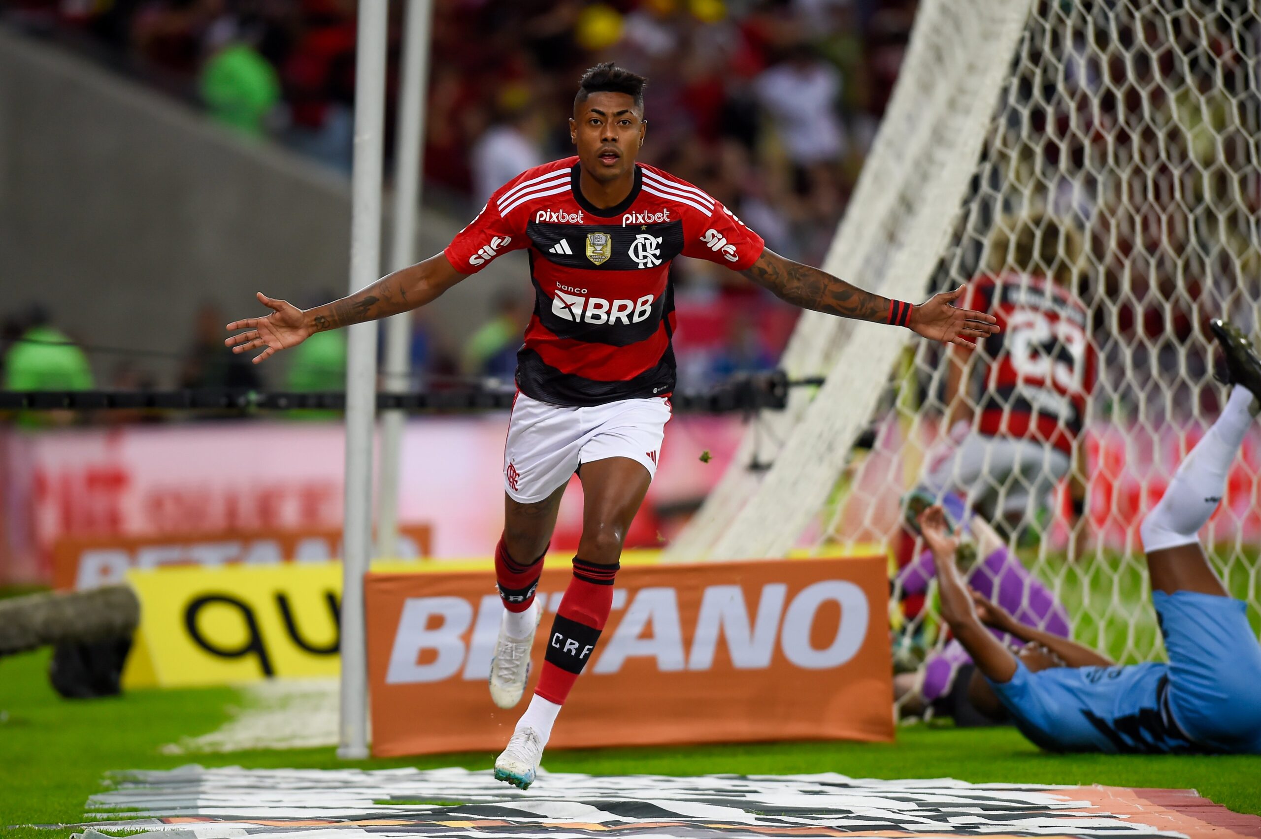 #CopadoBrasil: Bruno Henrique é decisivo e Flamengo vence por 2 a 1 o jogo de ida contra Athletico-PR, no Maracanã