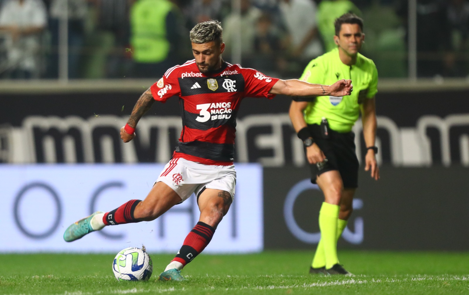 #Brasileirão: Flamengo vira e vence Atlético-MG por 2 a 1, no Raimundo Sampaio