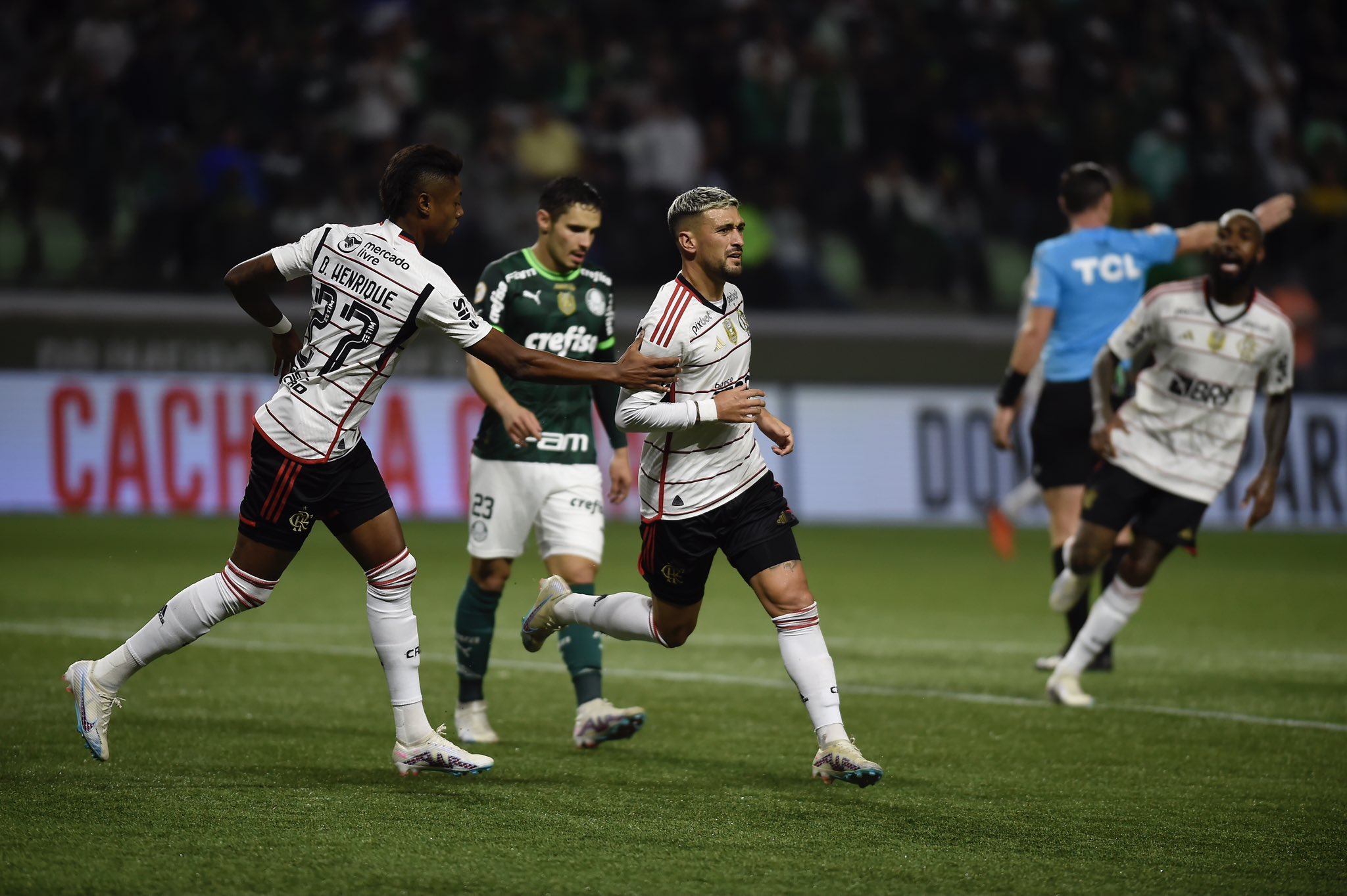 #Brasileirão: Com gols de Dudu e Arrascaeta, Flamengo e Palmeiras empatam em 1 a 1, no Allianz Parque