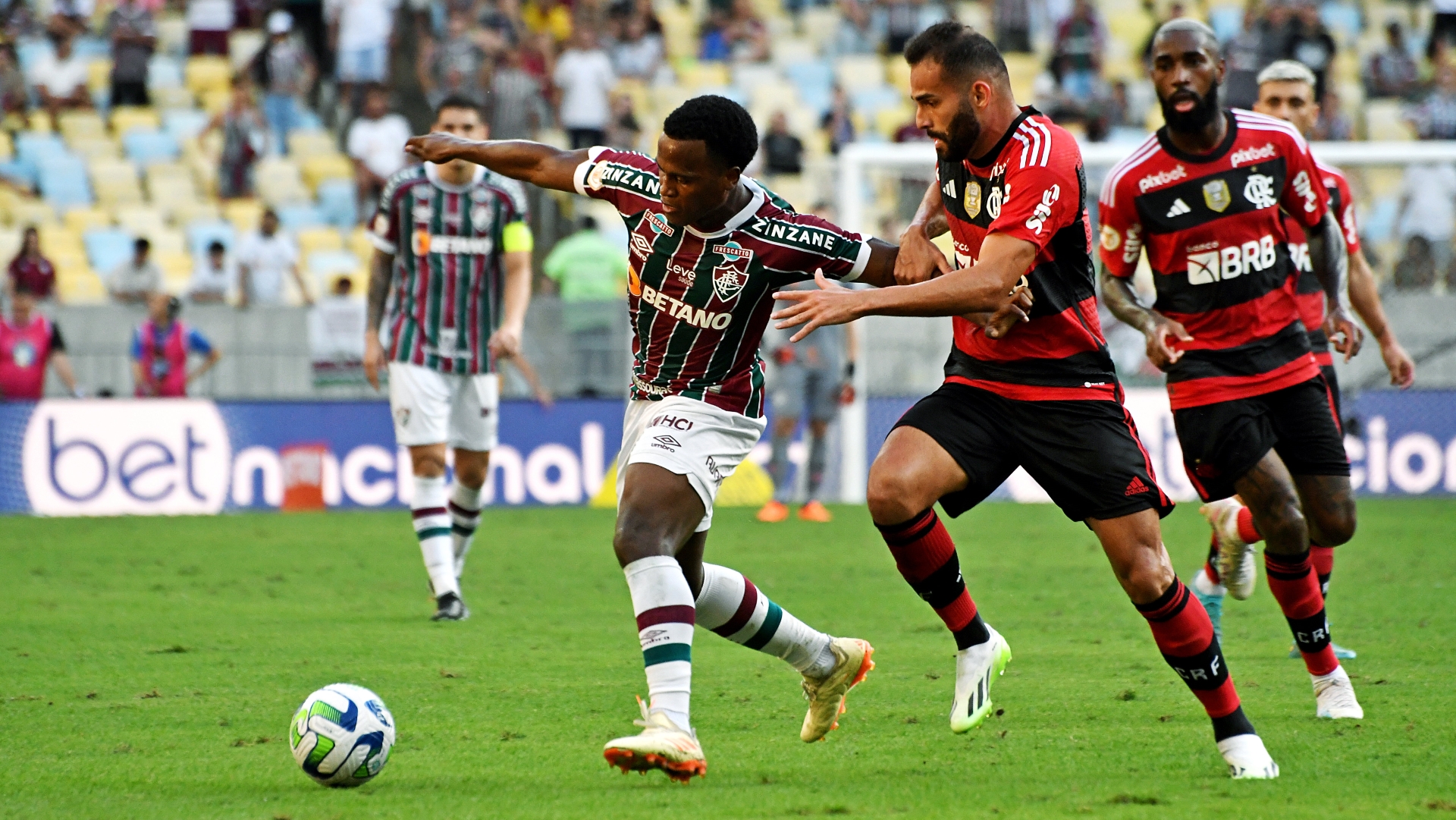 #Brasileirão: Luiz Araújo é expulso nos acréscimos e FlaxFlu fica no 0 a 0, no Maracanã