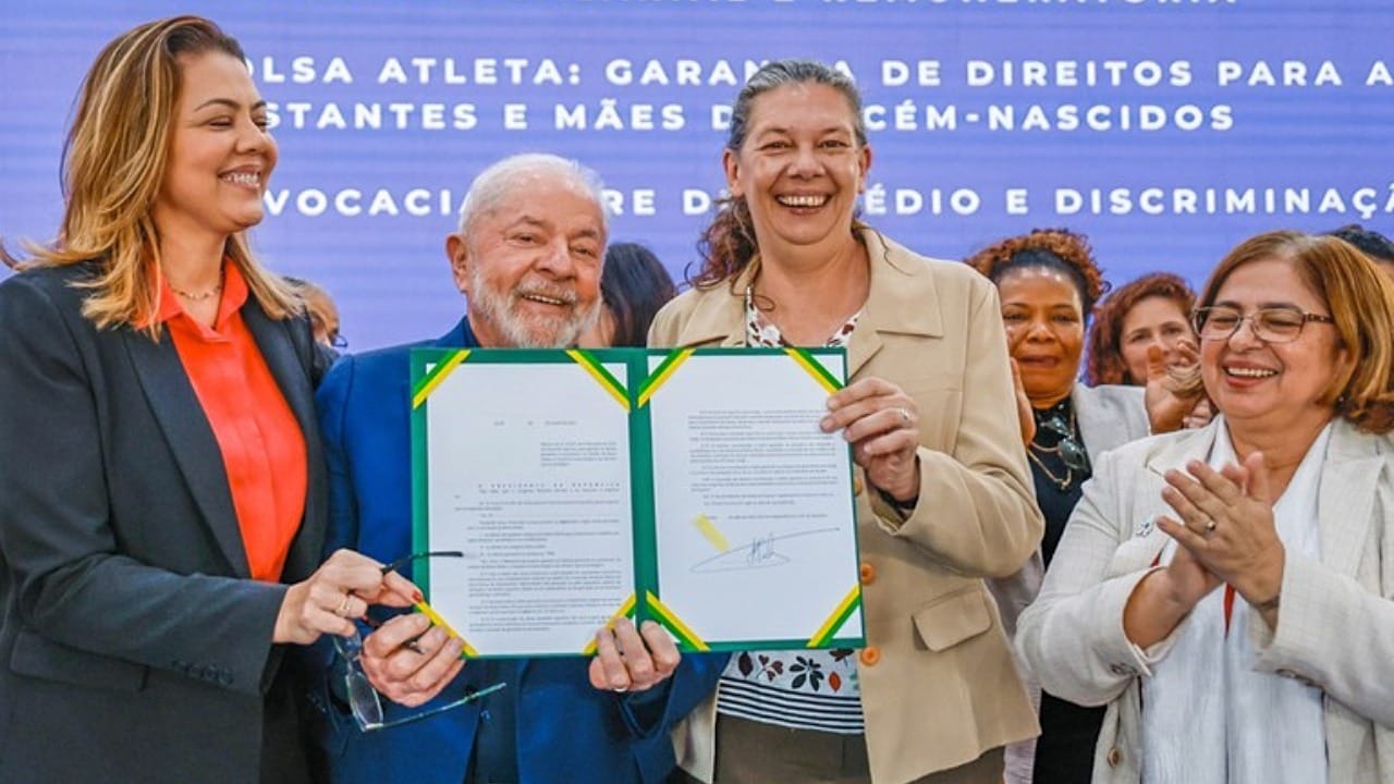Presidente Lula sanciona lei que amplia direitos a atletas gestantes e mães de recém-nascidos
