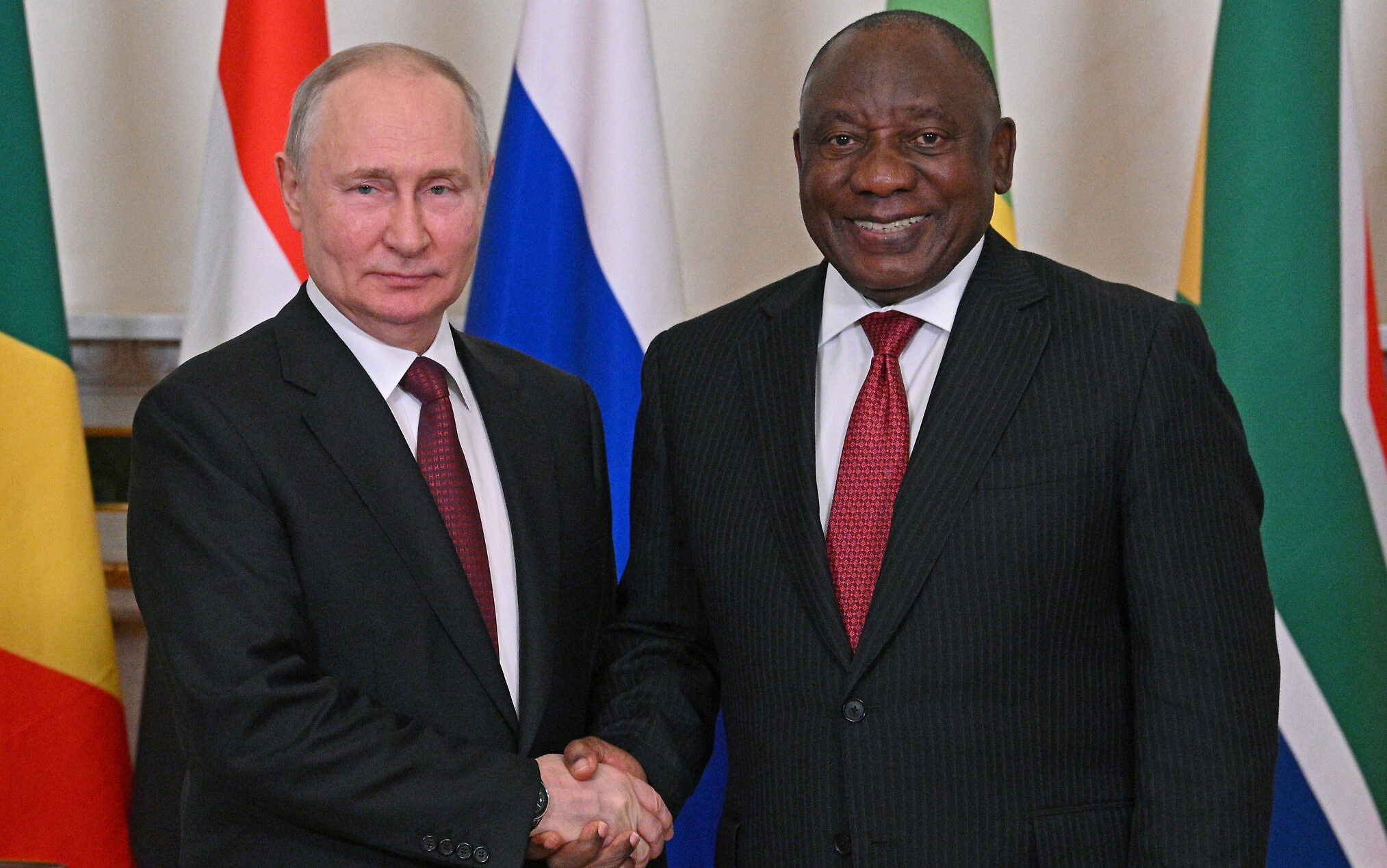 Presidente da África do Sul diz que prender Putin seria uma declaração de guerra contra a Rússia