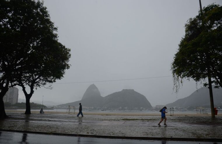 #ClimaOnbusRJ: Município do Rio de Janeiro tem previsão de dia chuvoso e céu nublado