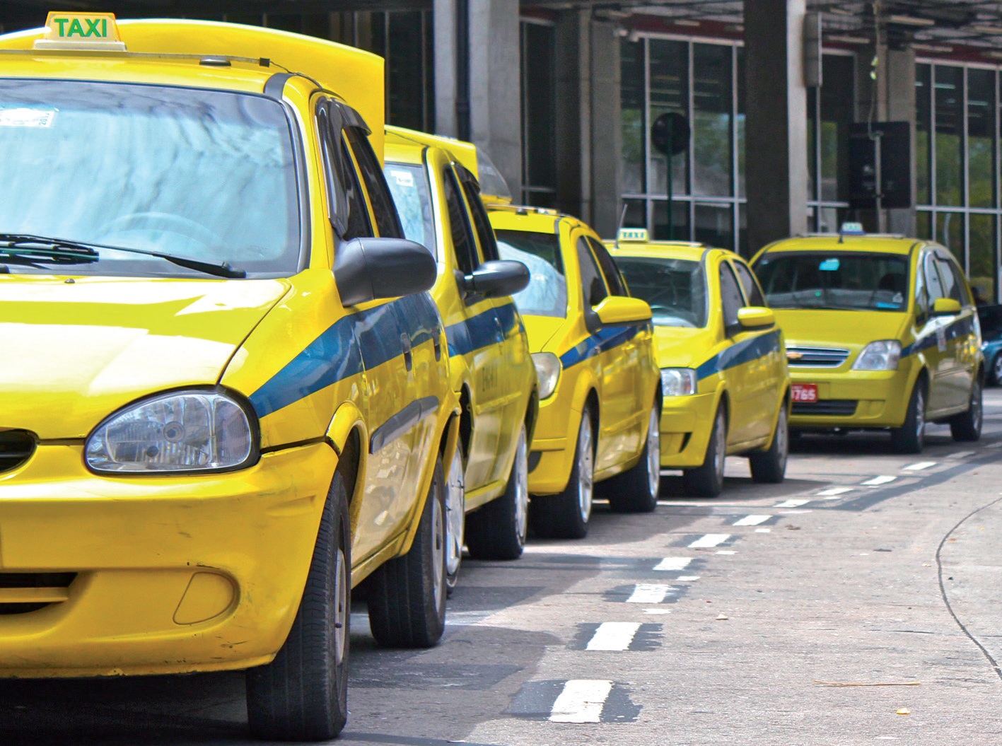 Novo sistema permite conferir se taxista está em situação regular por meio de QR Code no Estado do Rio