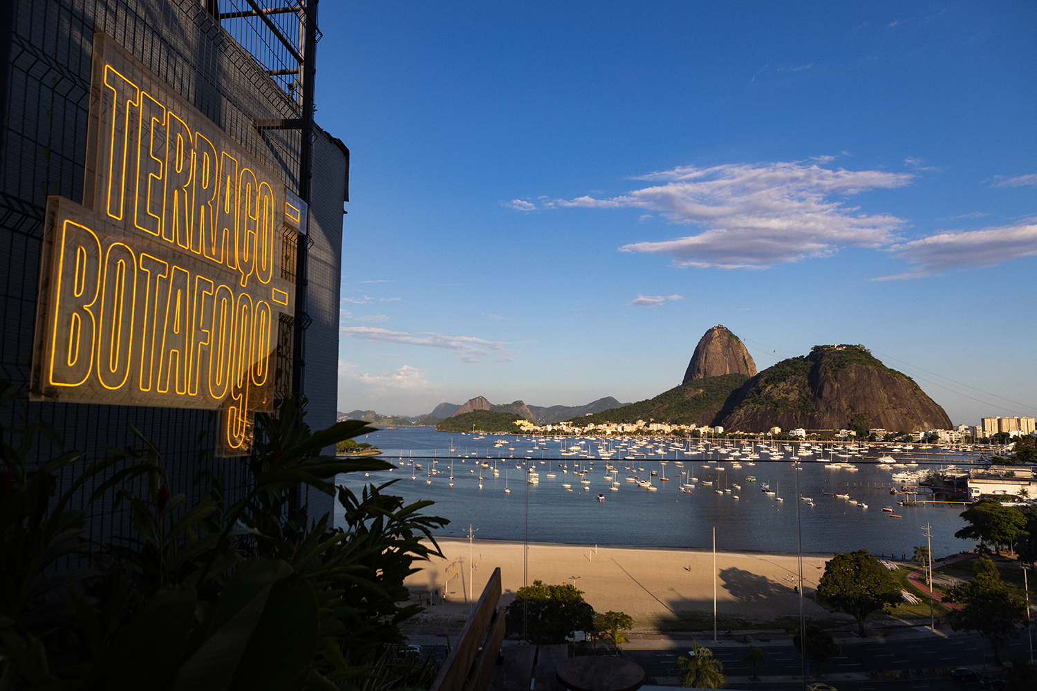 Terraço Botafogo vende vista e cerveja de qualidade no Botafogo Praia Shopping