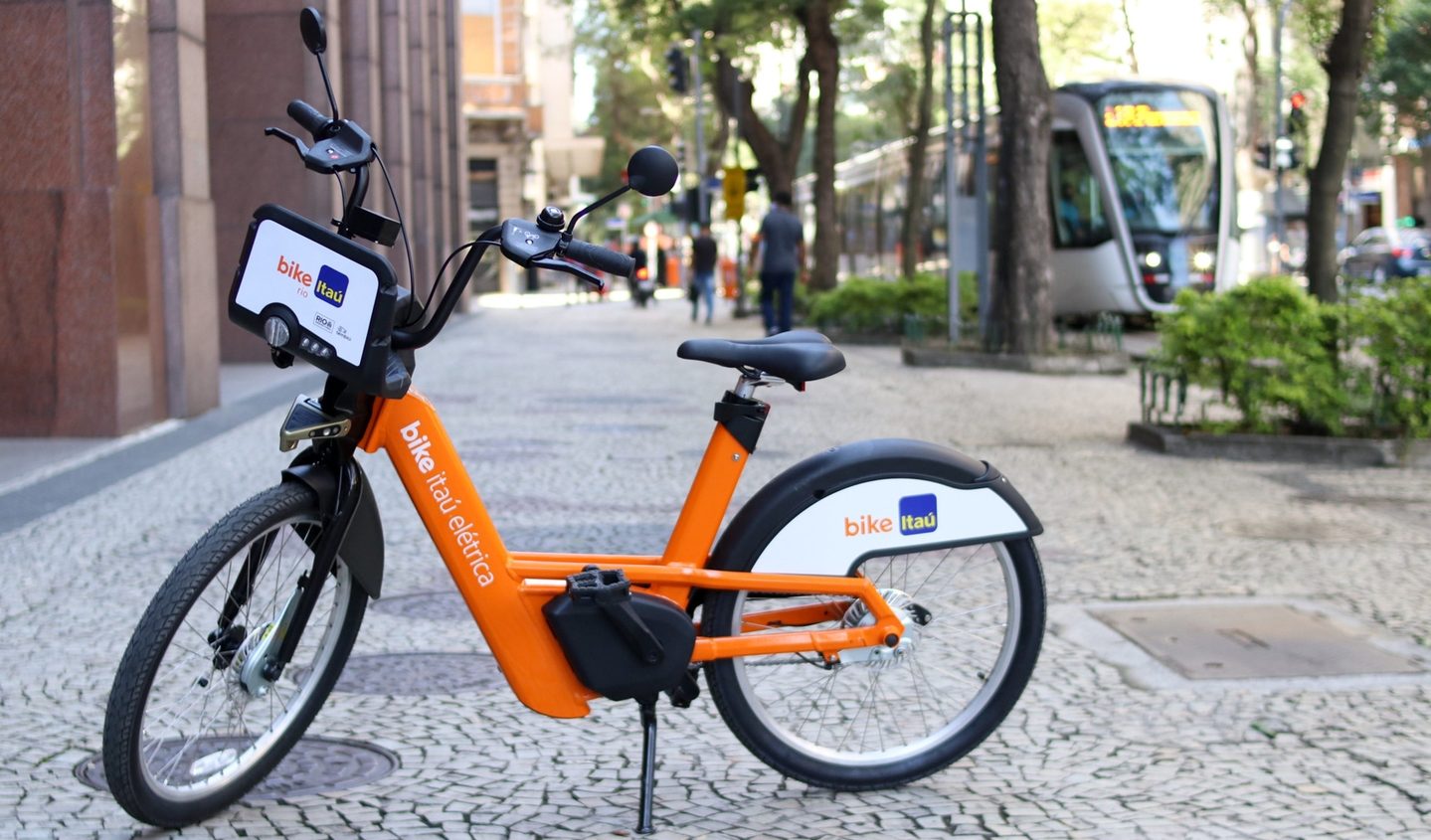 Bicicletas elétricas compartilhadas podem ser mais rápidas do que carros no Rio