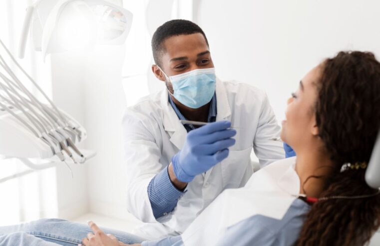 Cuidar bem dos dentes ajuda a previnir o Alzheimer