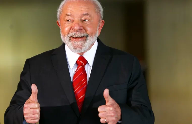 Lula proíbe entrada de celulares em seu gabinete
