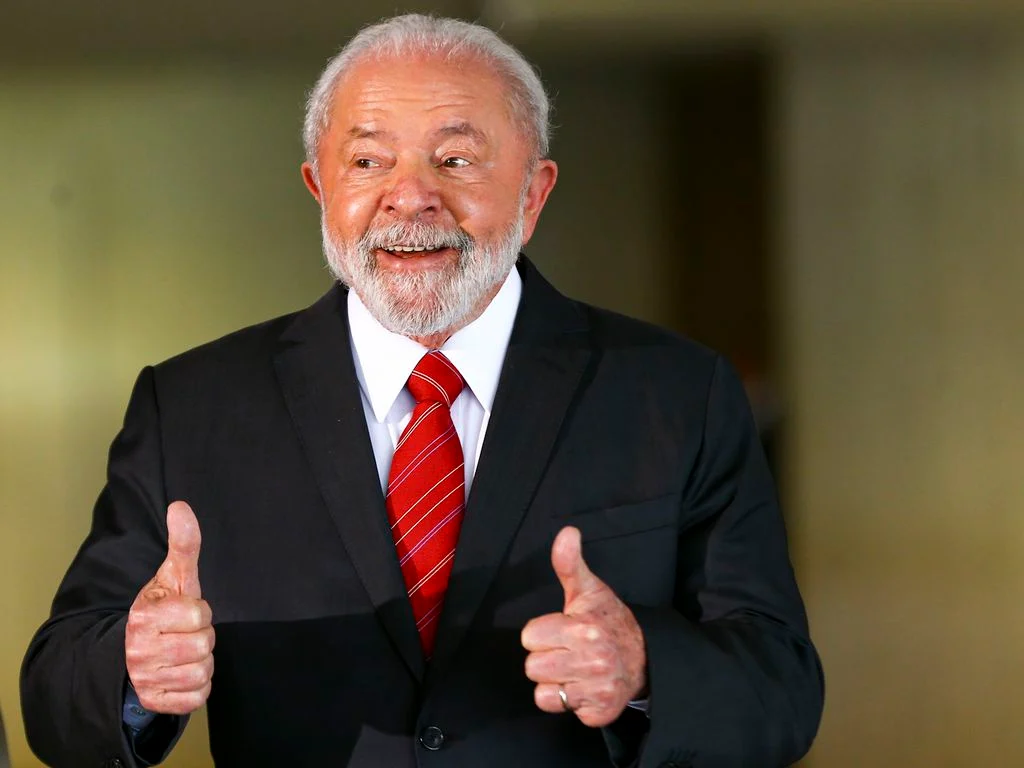 Lula proíbe entrada de celulares em seu gabinete