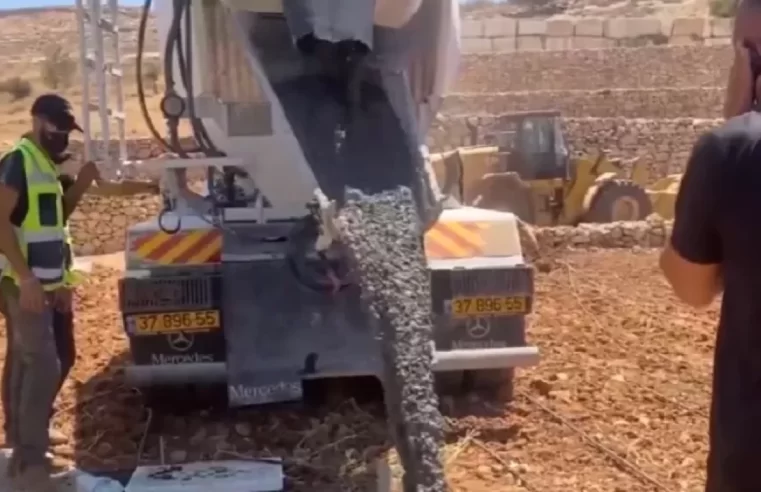Israel despeja cimento em fonte de água na Palestina