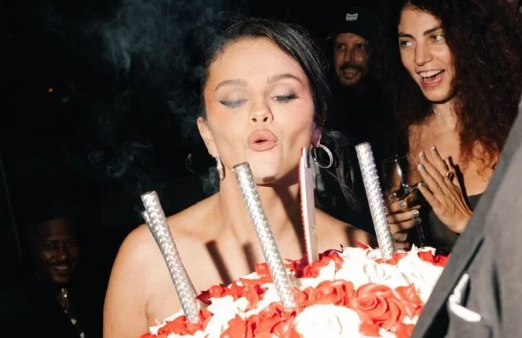 Selena Gomez comemora seus 31 anos com grande festa