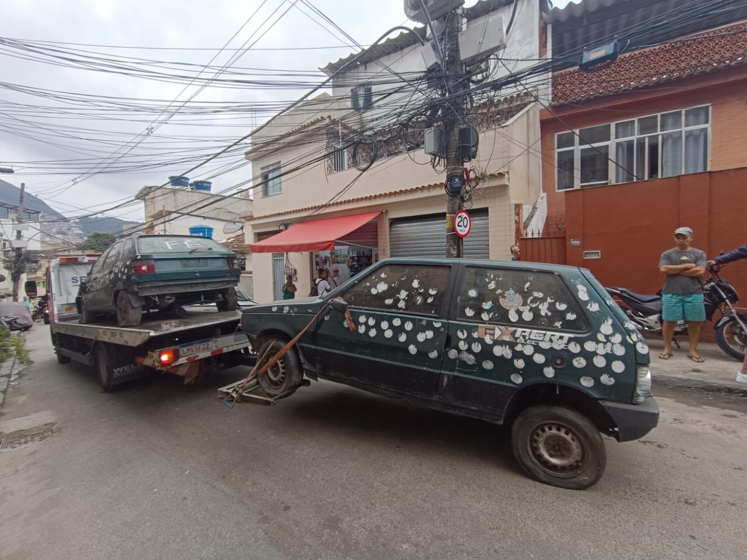 Subprefeitura da Zona Sul promove ação de ordenamento na Ladeira dos Tabajaras e Cabritos, e remove veículos abandonados no local