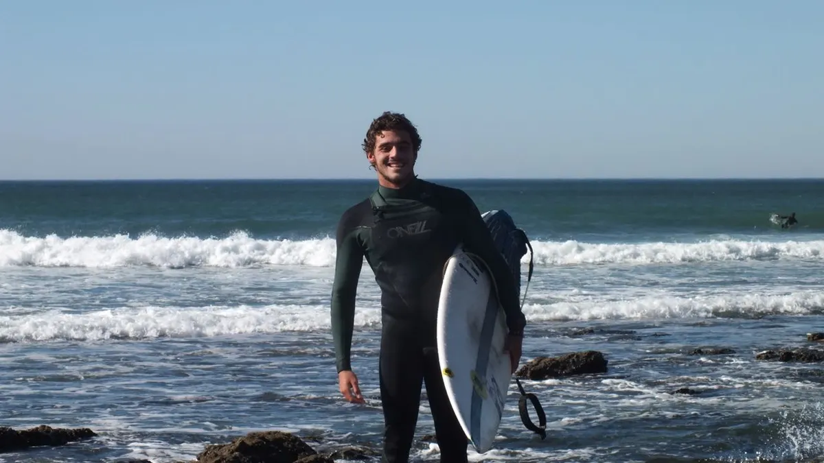 Surfista Theo Fresia sofre acidente de carro na BR-376