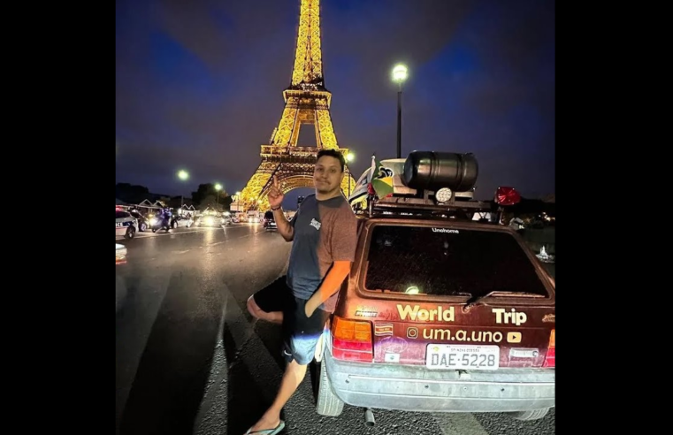 Brasileiro chega a Torre Eiffel com um Fiat Uno