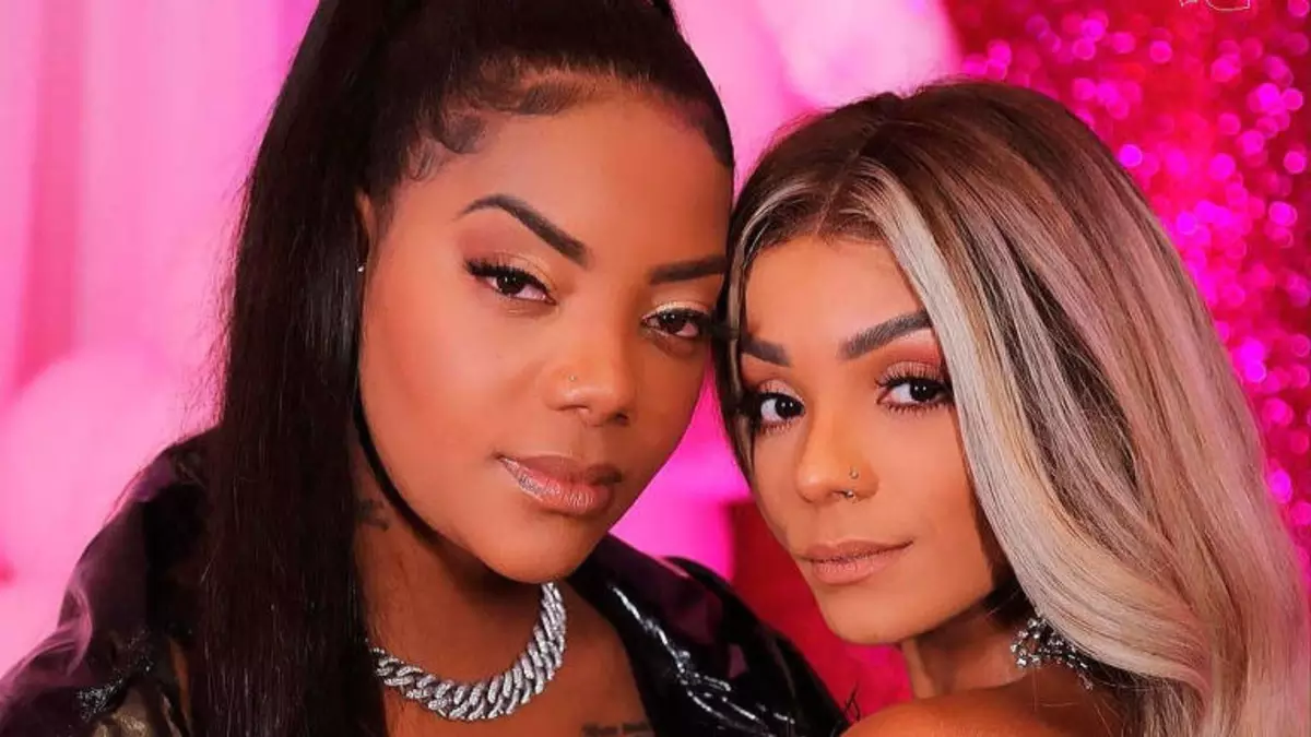 Ludmilla fala com fãs mirins após gravações na Globo