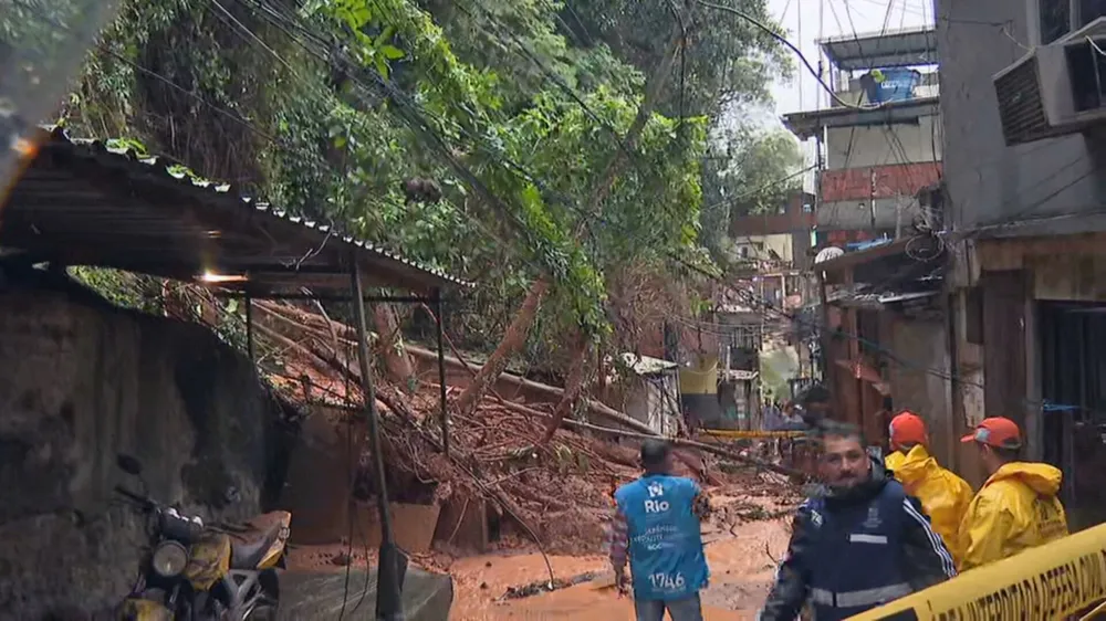 Chuvas no Rio causam deslizamentos na Rocinha e na Formiga